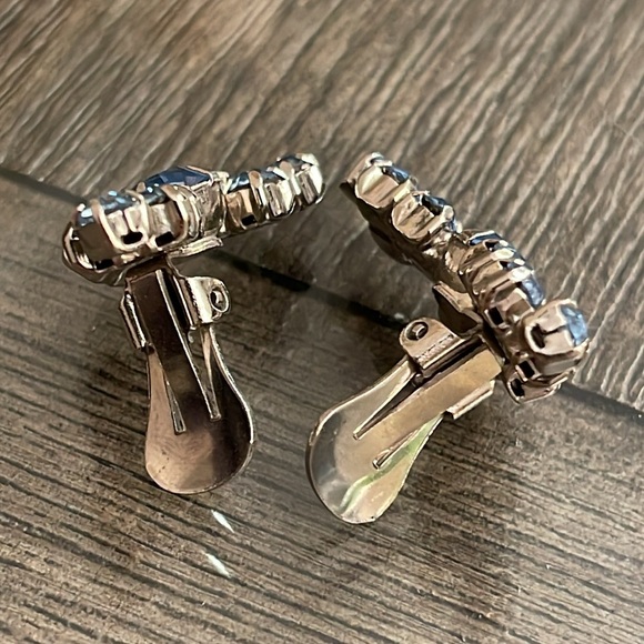 Vintage Light Blue Rhinestone Clip Earrings - Picture 11 of 14